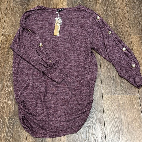 BloomChic Size L Plain Button Detail Ruched Hem T-shirt us 12 - Picture 2 of 2